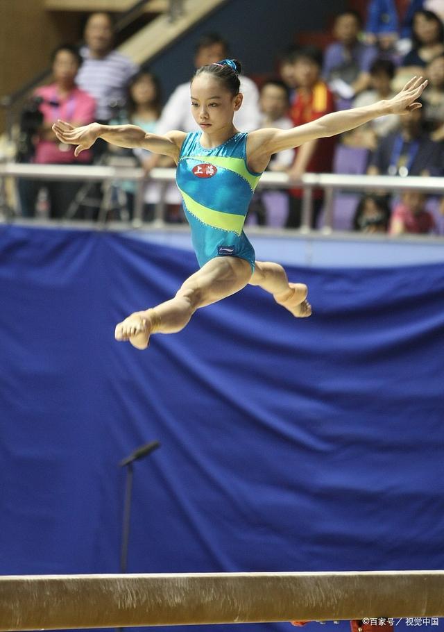 体操项目中国运动员表现出色 体操项目中国运动员表现出色