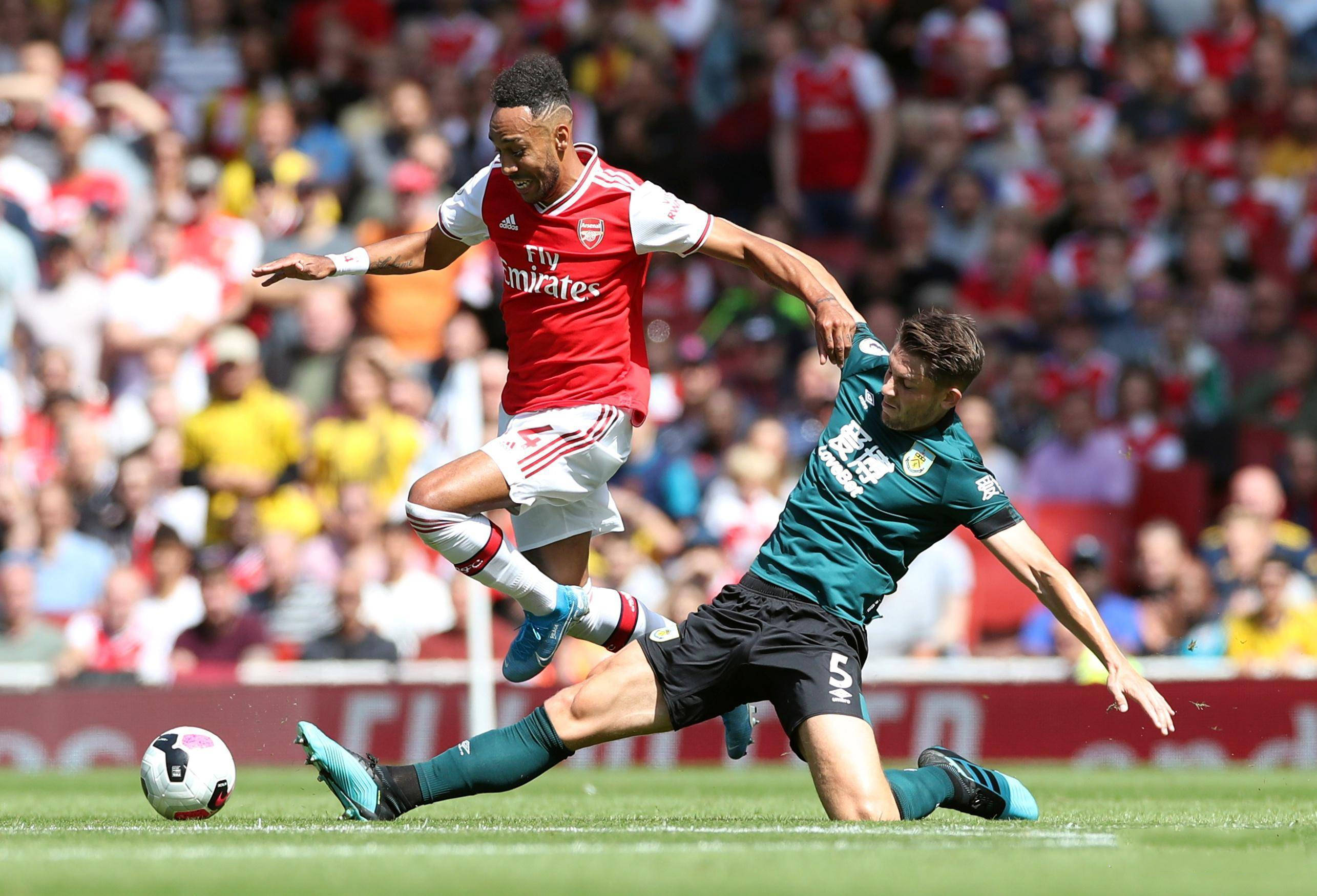 佛罗伦萨客场大捷,再次领跑积分榜 佛罗伦萨客场大捷,再次领跑积分榜