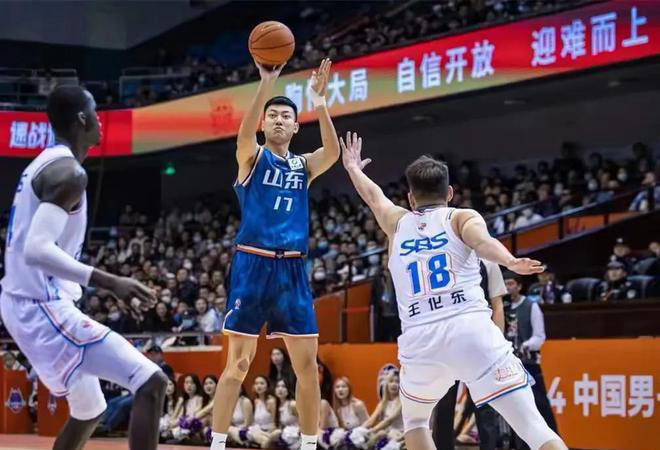 科尔多巴队长带领球员操练备战接下来比赛