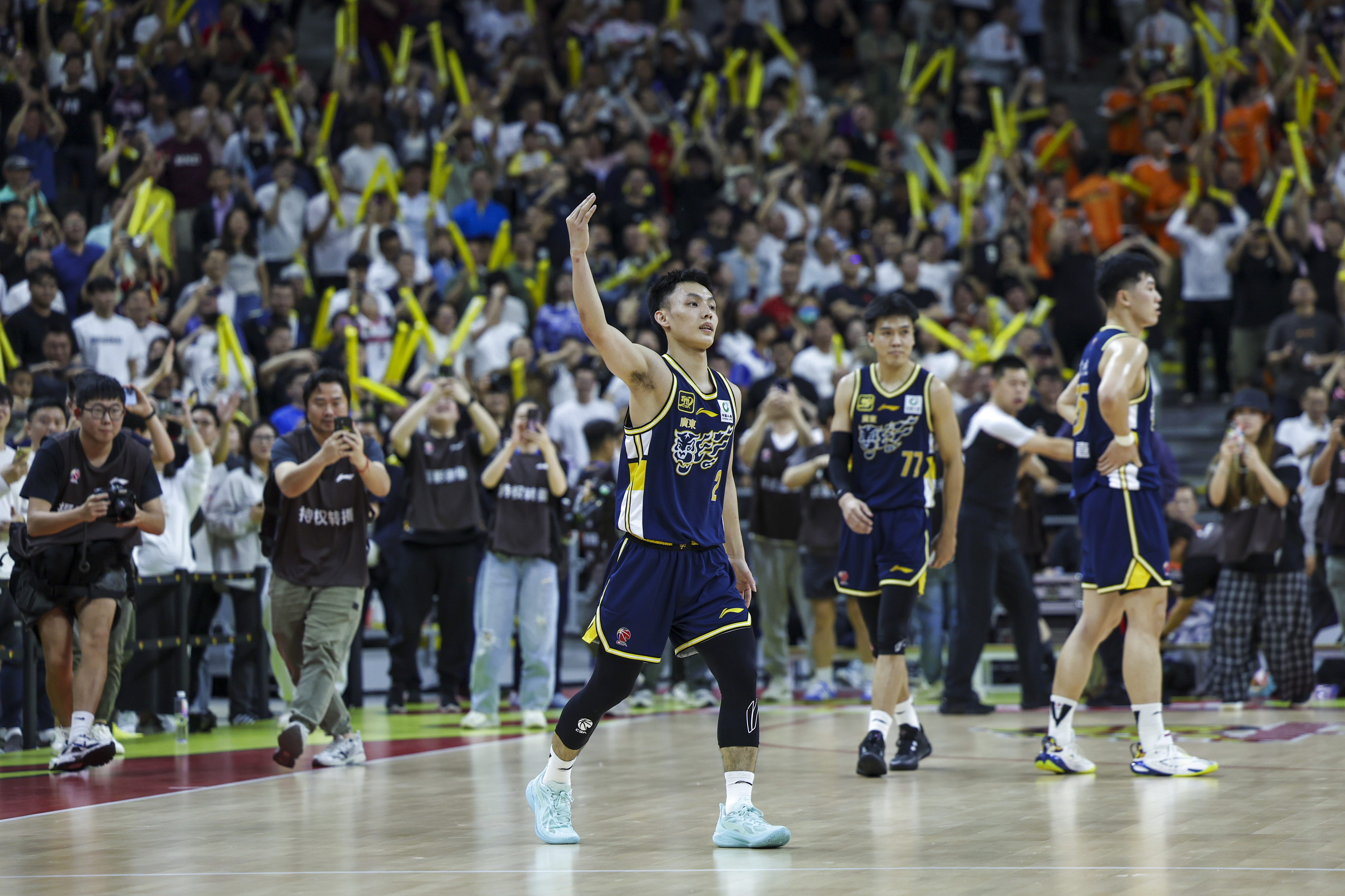 篮球场上风云变幻,强队表现令人瞩目的简单介绍 篮球场上风云变幻,强队表现令人瞩目的简单介绍