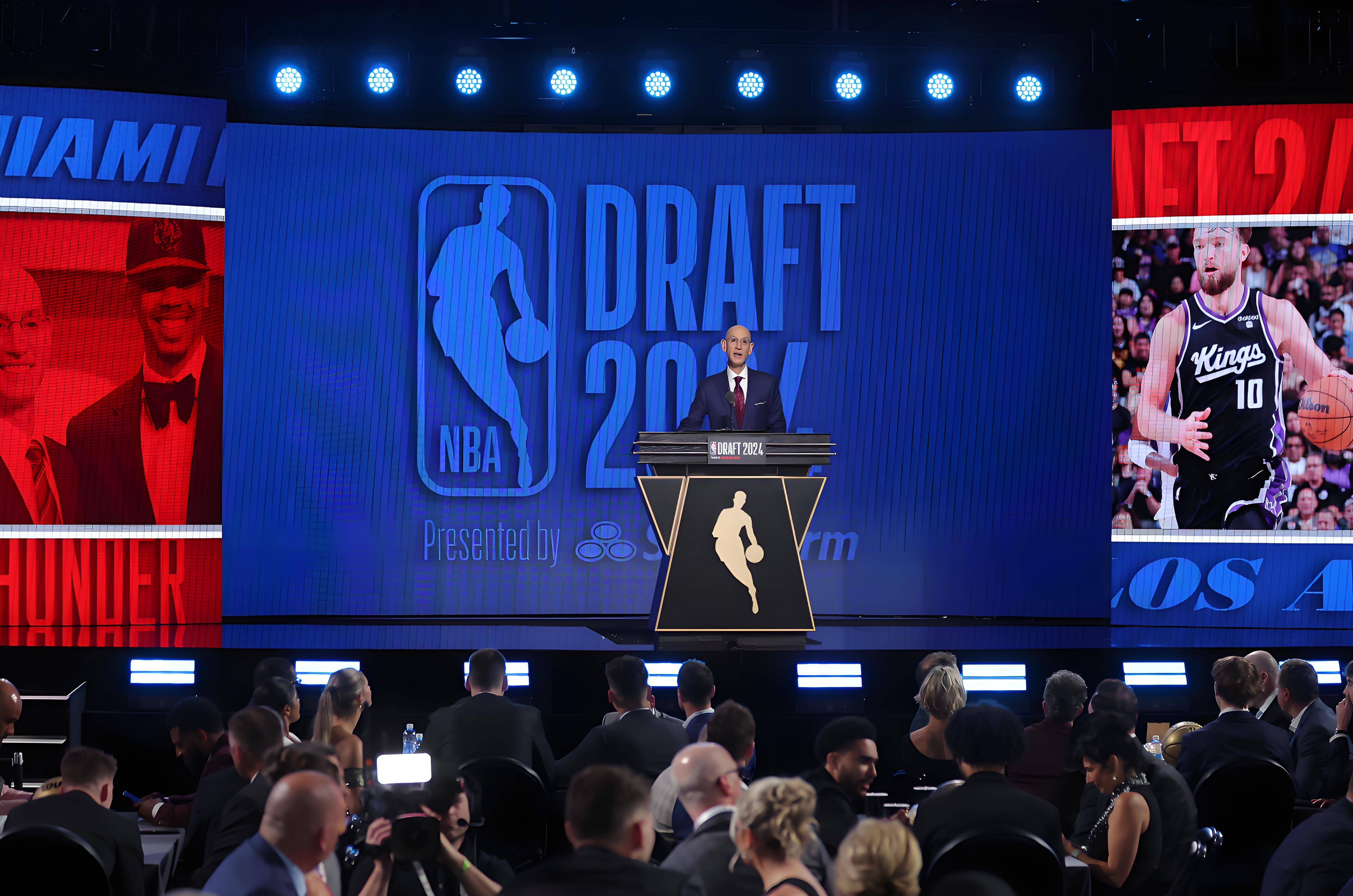 选秀大会召开，足球新星脱颖而出