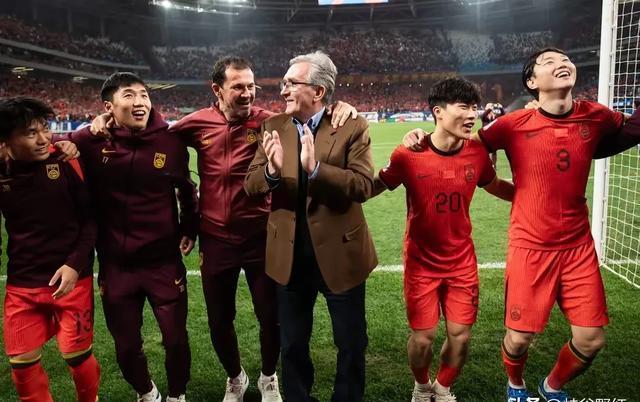 足球比赛席卷全国,球迷热情高涨 足球比赛席卷全国,球迷热情高涨