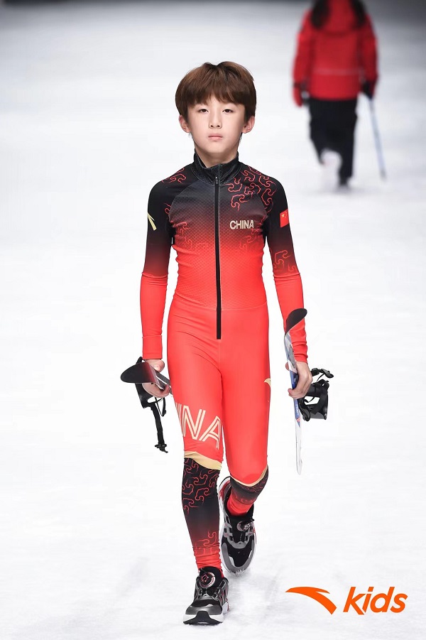 速度之王滑雪选手飞驰赛场一马当先的简单介绍 速度之王滑雪选手飞驰赛场一马当先的简单介绍