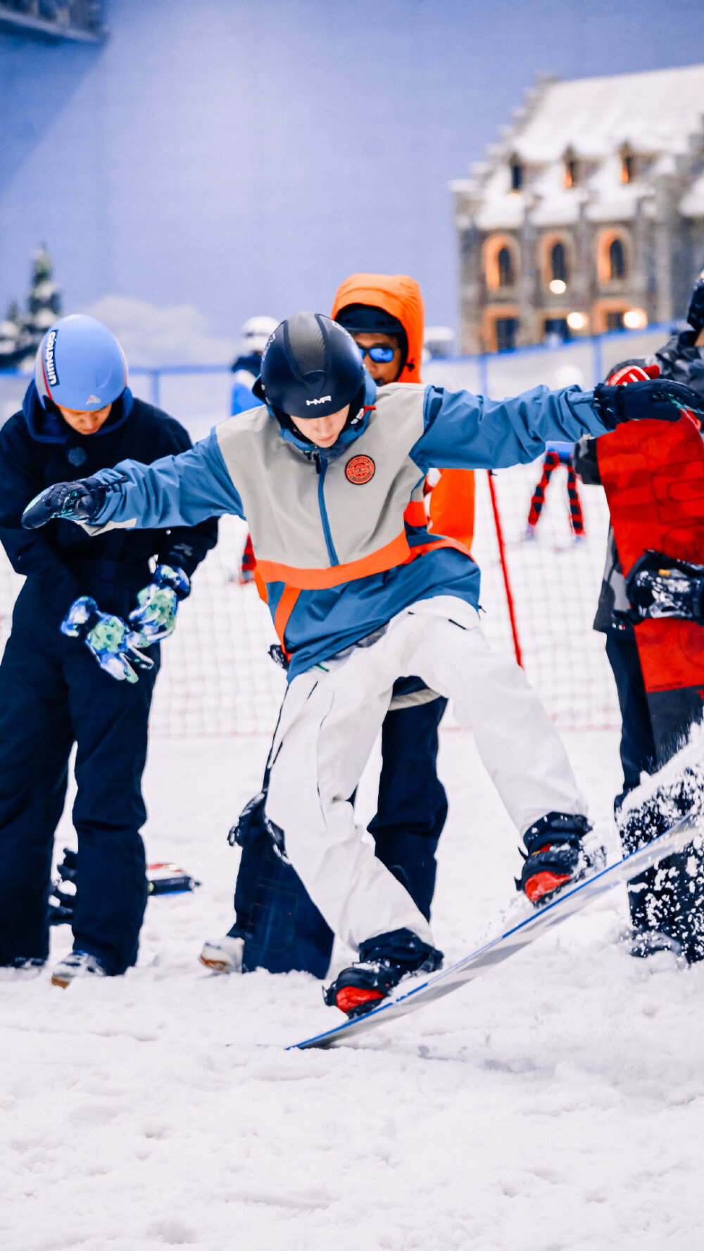 速度之王滑雪选手飞驰赛场一马当先的简单介绍 速度之王滑雪选手飞驰赛场一马当先的简单介绍