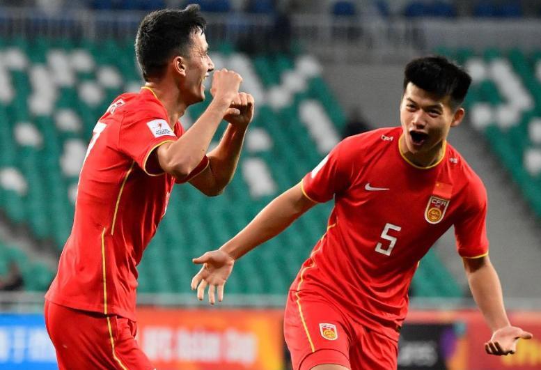 卡塔尔队在比赛中表现出色,坚韧不拔 卡塔尔队在比赛中表现出色,坚韧不拔