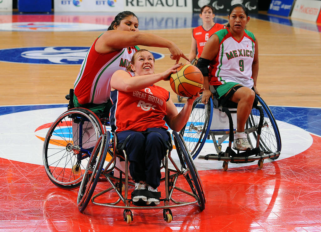 欧洲代表队在轮椅篮球比赛中获胜 欧洲代表队在轮椅篮球比赛中获胜
