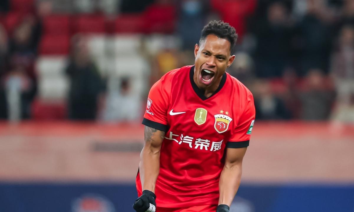 上港客场击败重庆,继续追赶保级梦想 上港客场击败重庆,继续追赶保级梦想