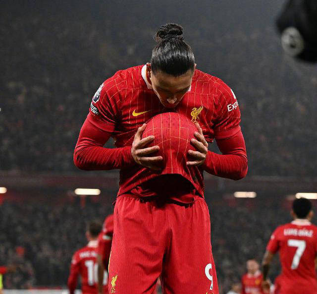 利物浦遭遇惨败,欧冠赛季告别 利物浦遭遇惨败,欧冠赛季告别