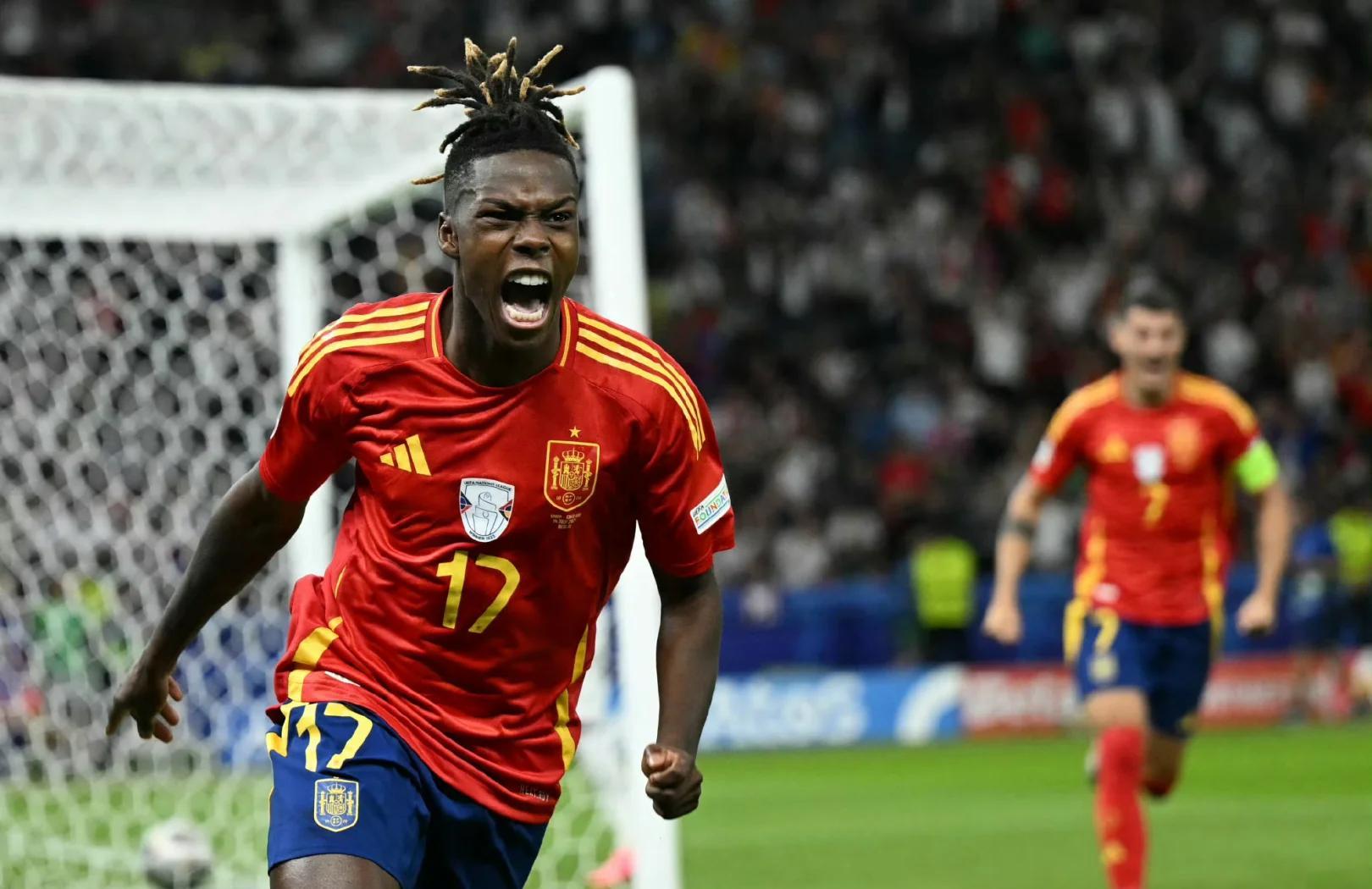 西班牙队夺得冠军头衔,实力无敌 西班牙队夺得冠军头衔,实力无敌