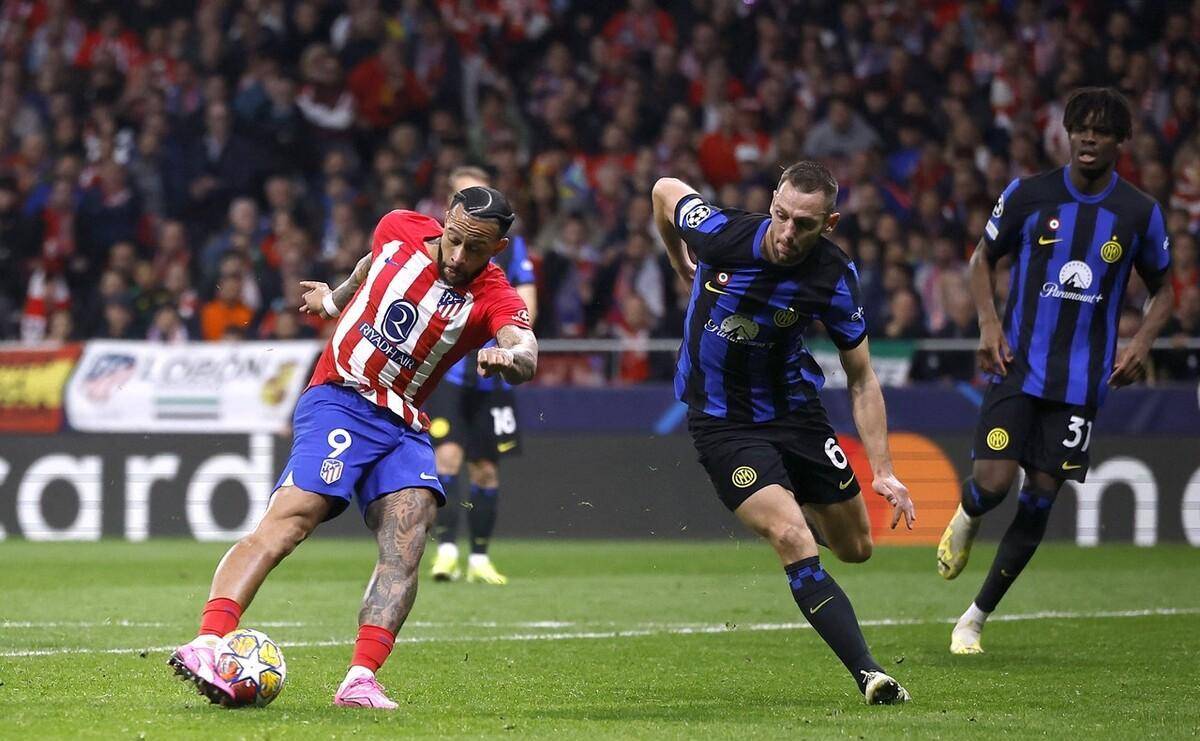 西甲比赛场上惊险连连,看点十足 西甲比赛场上惊险连连,看点十足