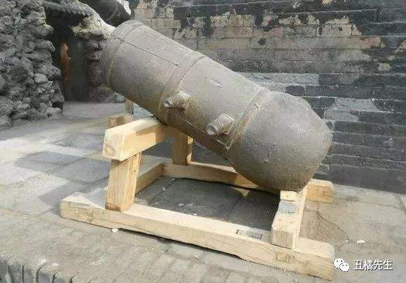 佛罗伦萨摧城拔寨，巍然不动