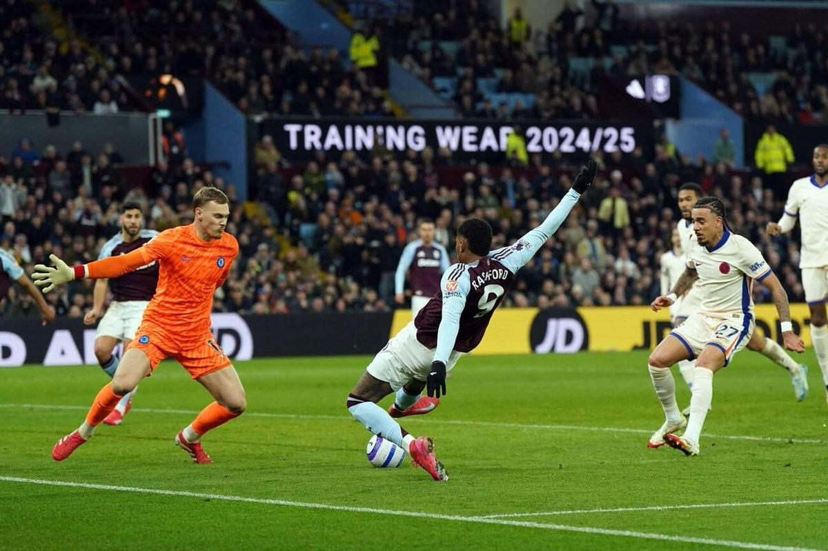 切尔西客场逆转埃弗顿，追赶前四位置