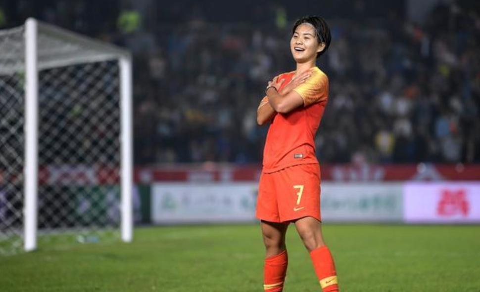 女足赛场上球员状态神勇，实力抢眼