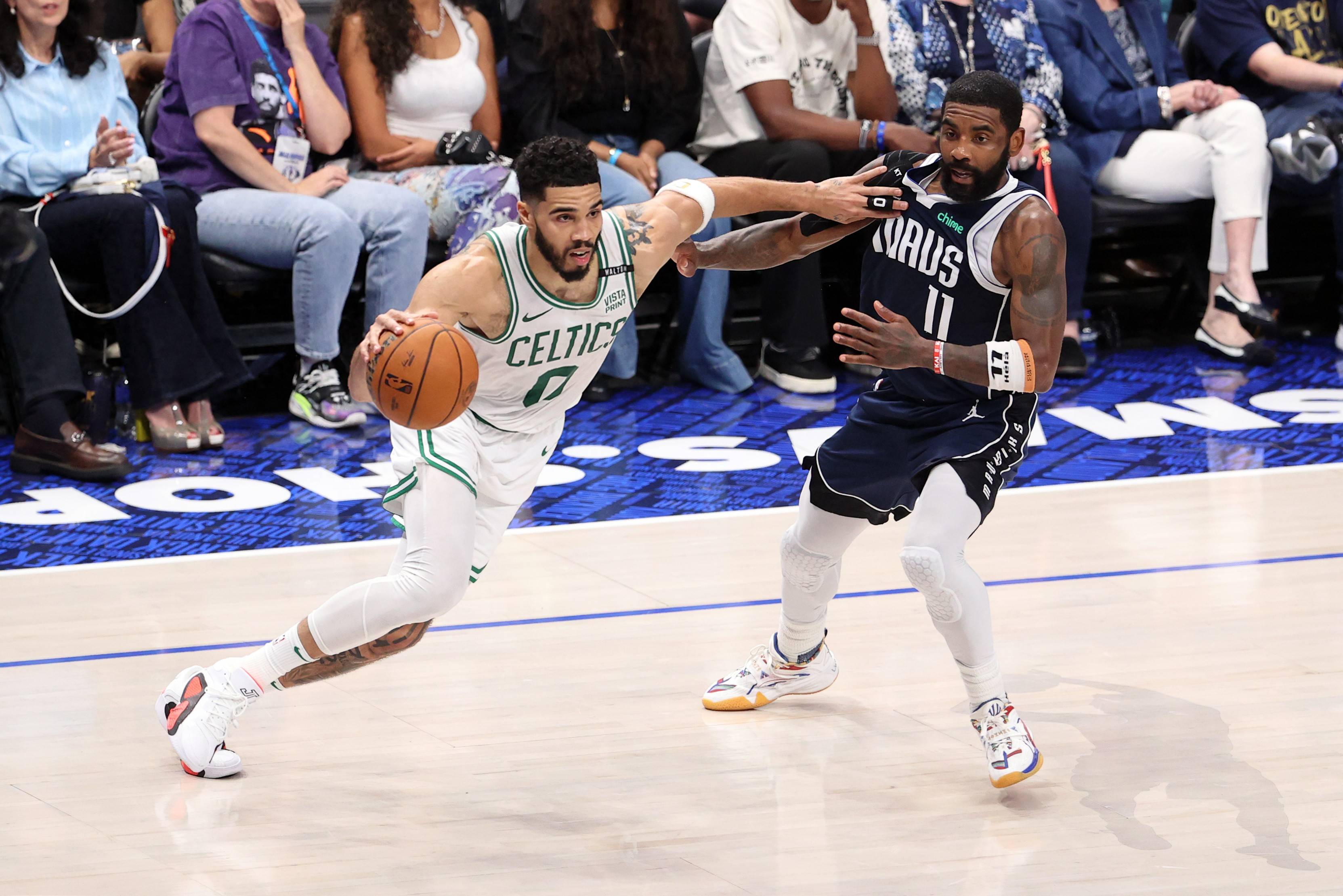 开拓者主场大胜凯尔特人