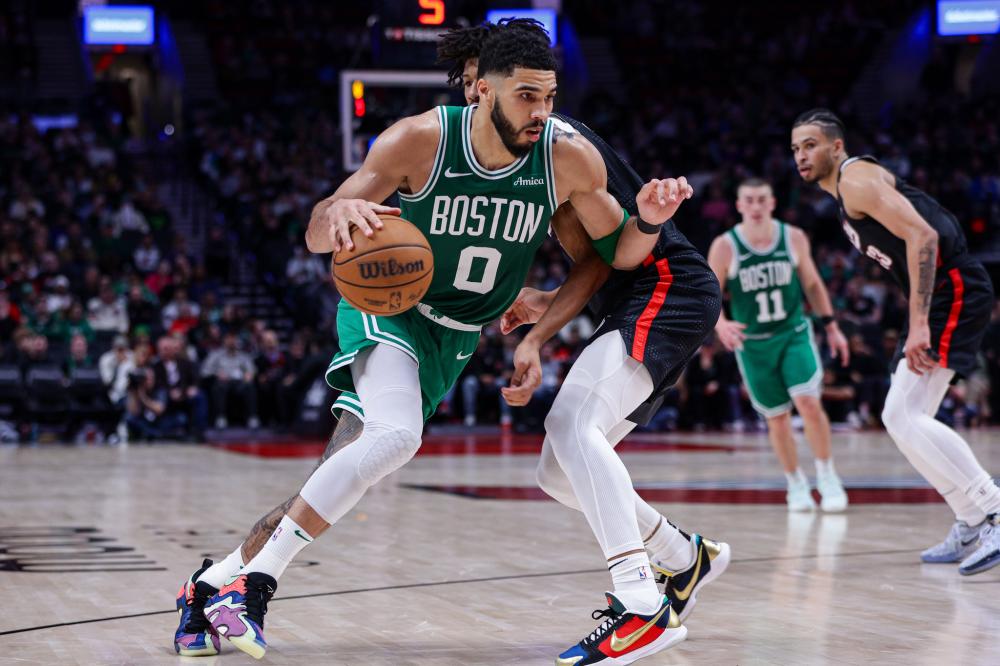 开拓者主场大胜凯尔特人