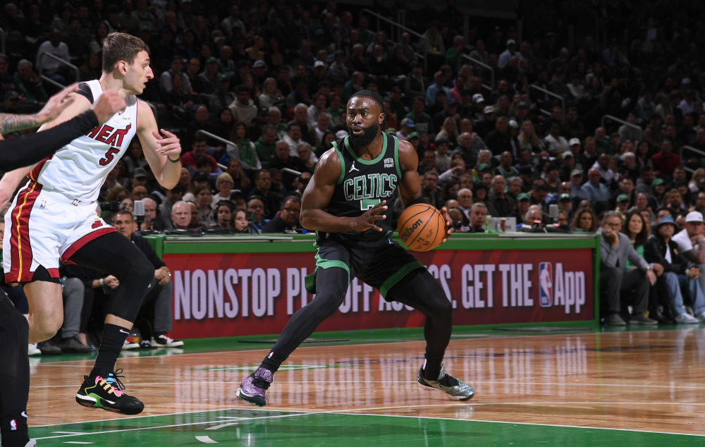 快船大胜绿军稳住比赛领先 快船大胜绿军稳住比赛领先