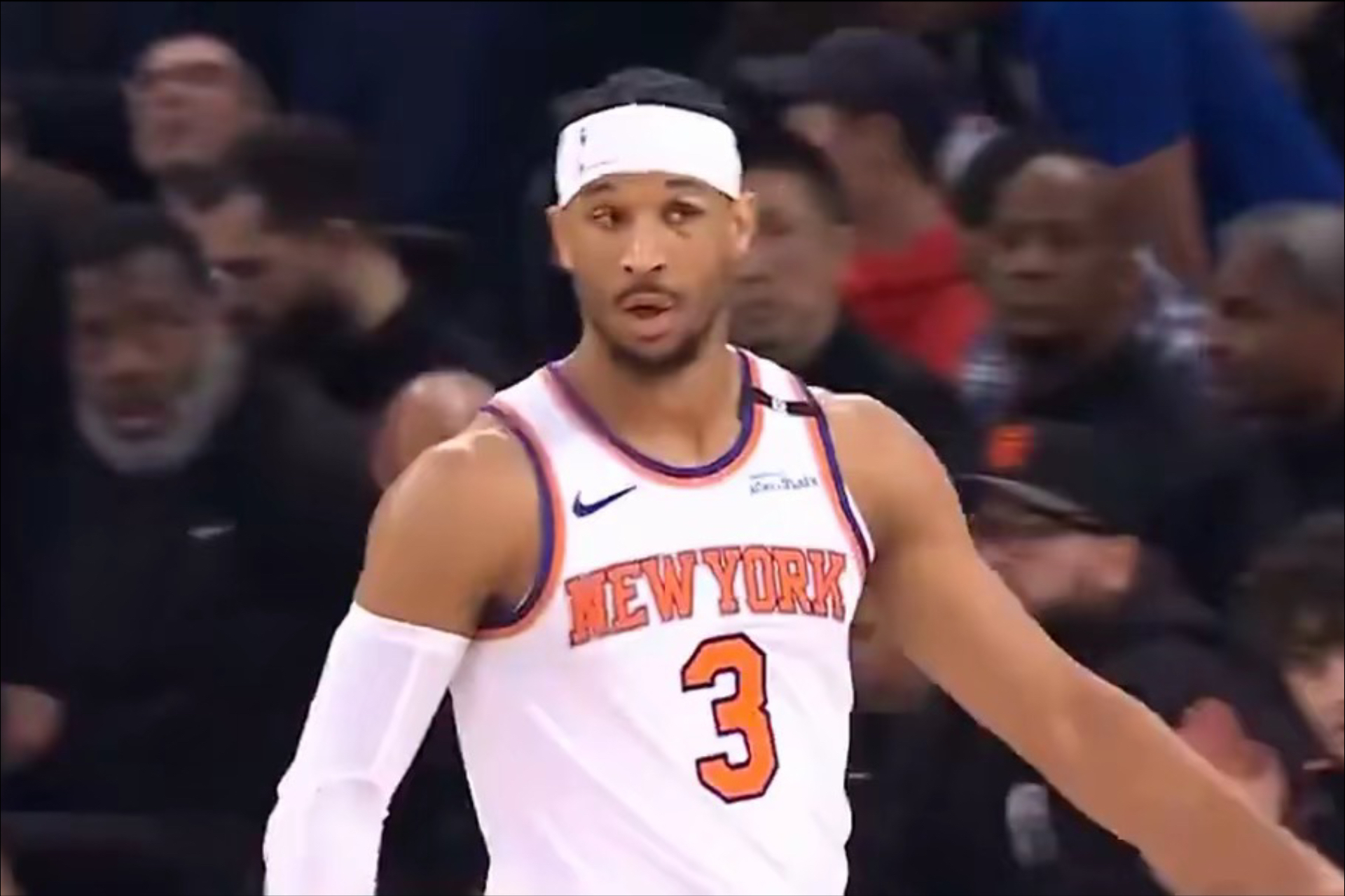 老鹰末节反扑逆袭胜尼克斯，取得季后赛首胜